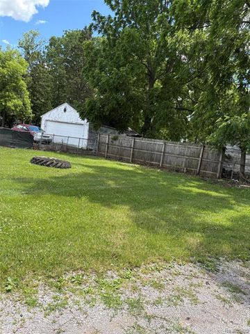 826 E Mount Morris Street, Mount Morris, MI 48458