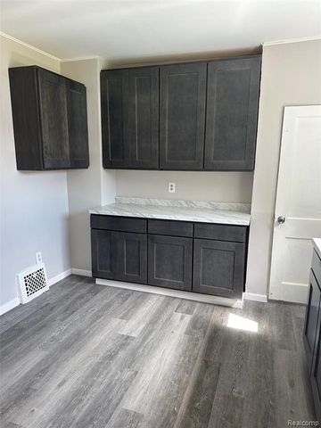 826 E Mount Morris Street, Mount Morris, MI 48458