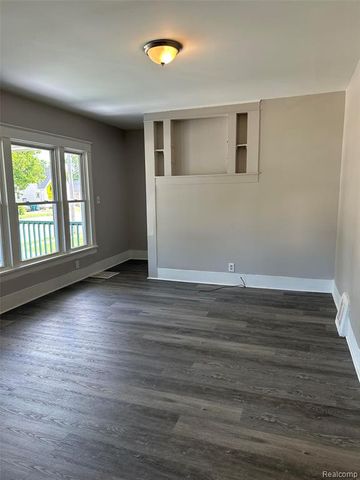 826 E Mount Morris Street, Mount Morris, MI 48458