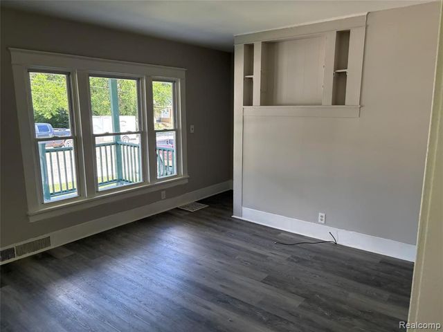 826 E Mount Morris Street, Mount Morris, MI 48458