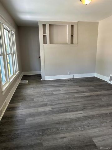 826 E Mount Morris Street, Mount Morris, MI 48458