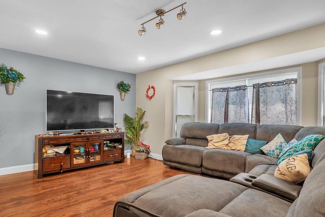 605 E 53rd Avenue, Merrillville, IN 46410