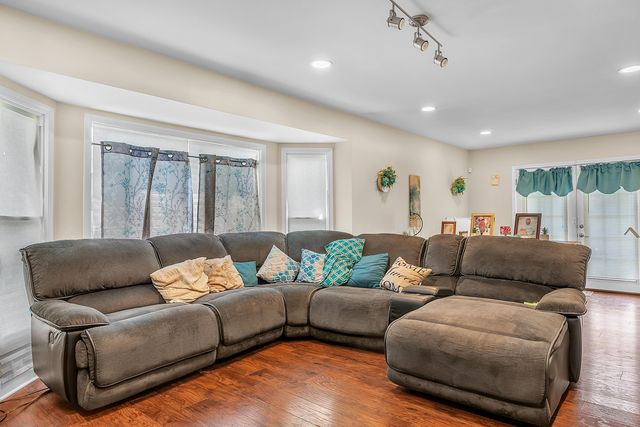 605 E 53rd Avenue, Merrillville, IN 46410