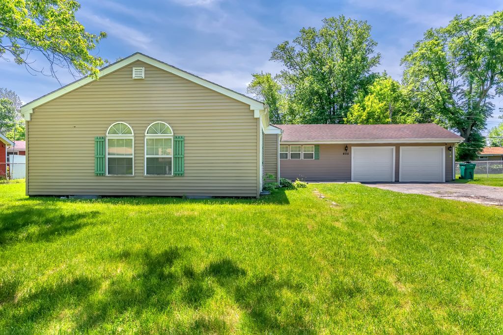 605 E 53rd Avenue, Merrillville, IN 46410