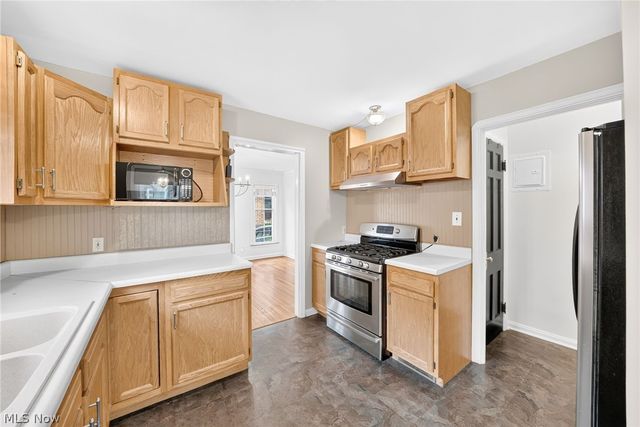 1515 Bunts Road, Lakewood, OH 44107
