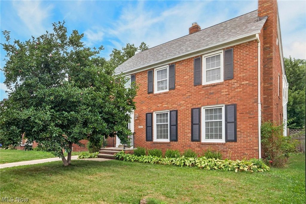 1515 Bunts Road, Lakewood, OH 44107