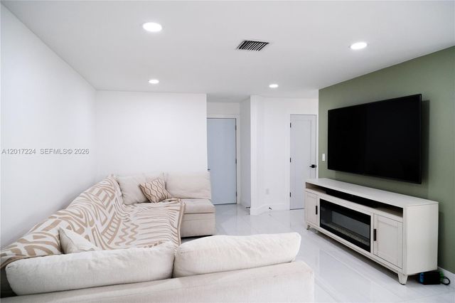9586 SW 155th Ave, Miami, FL 33196