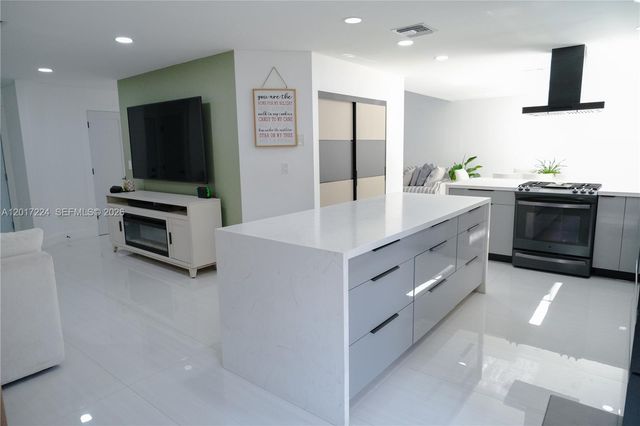 9586 SW 155th Ave, Miami, FL 33196