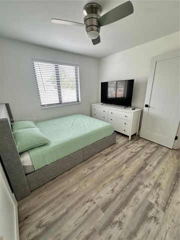 9586 SW 155th Ave, Miami, FL 33196