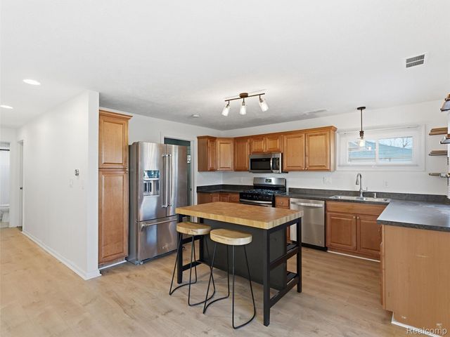 17391 George Washington Drive, Southfield, MI 48075