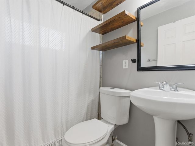 17391 George Washington Drive, Southfield, MI 48075