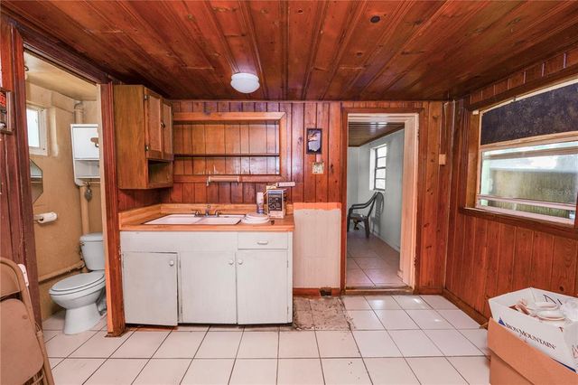 3015 W COLLINS STREET, Tampa, FL 33607
