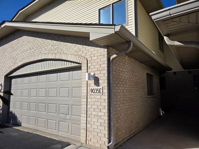 9035 W 111th Street E, Palos Hills, IL 60465