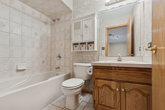 9035 W 111th Street E, Palos Hills, IL 60465