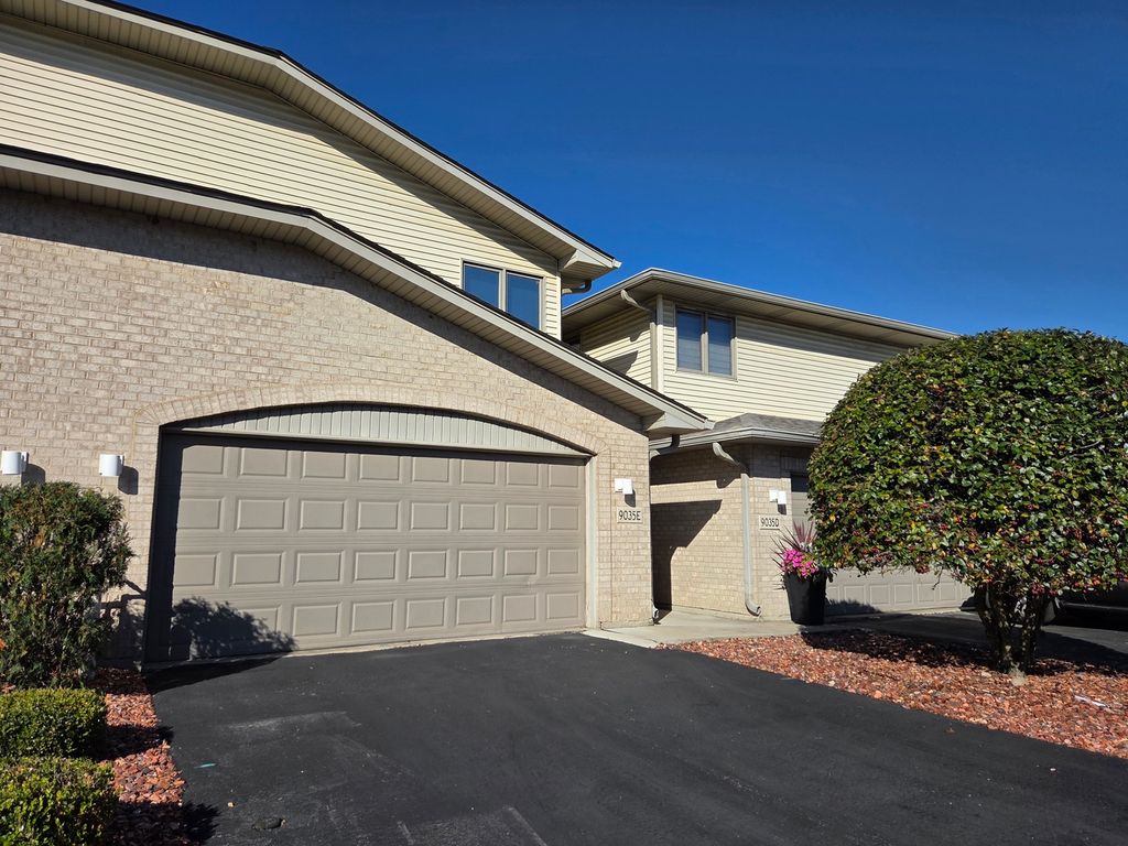 9035 W 111th Street E, Palos Hills, IL 60465