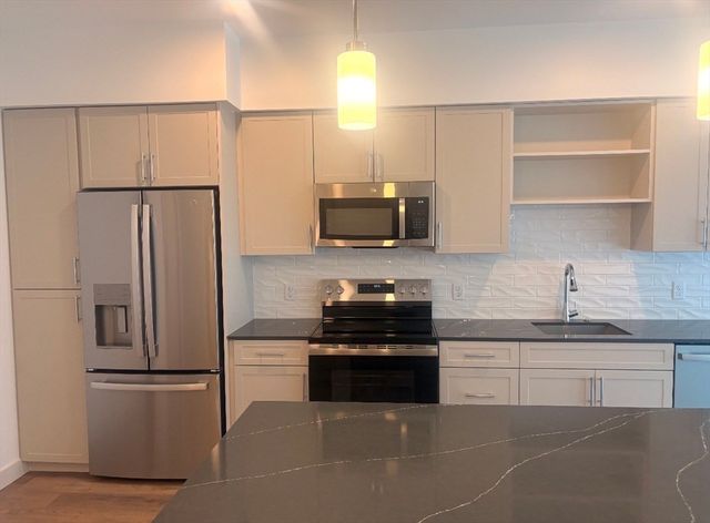 266 Canal Street 2410, Salem, MA 01970