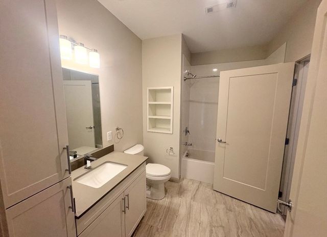 266 Canal Street 2410, Salem, MA 01970