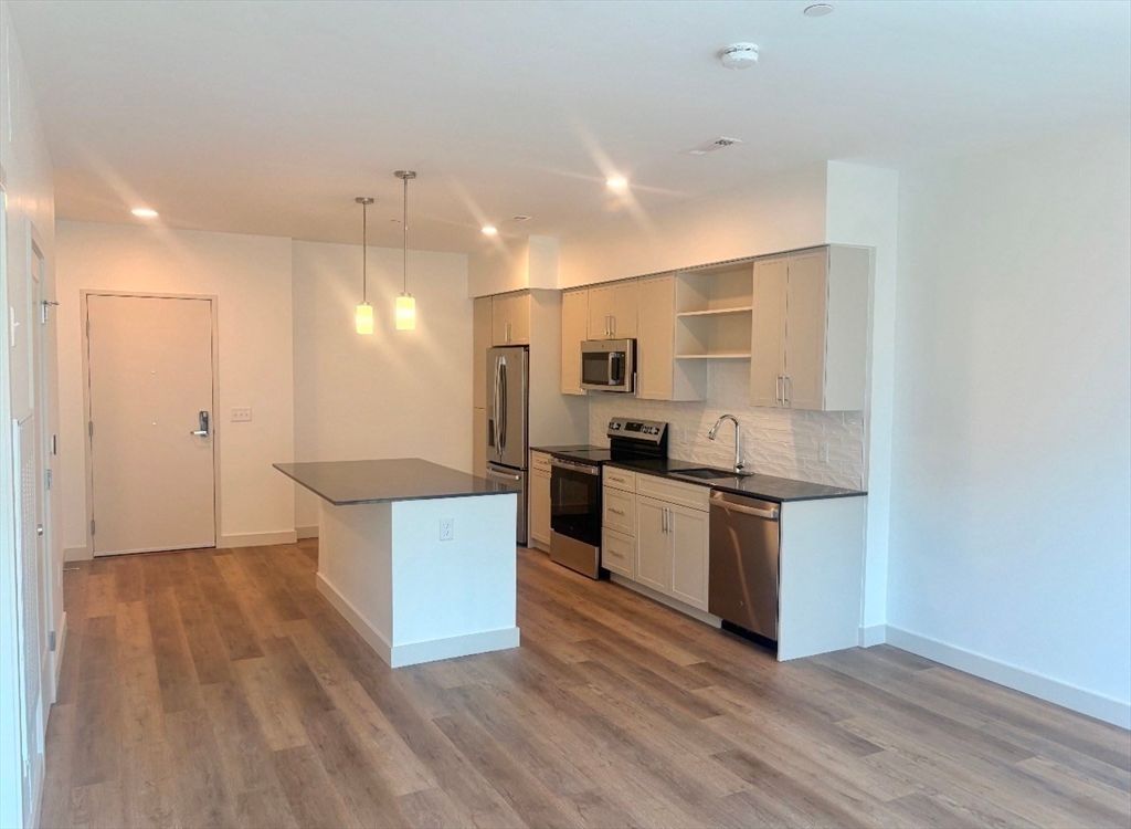 266 Canal Street 2410, Salem, MA 01970