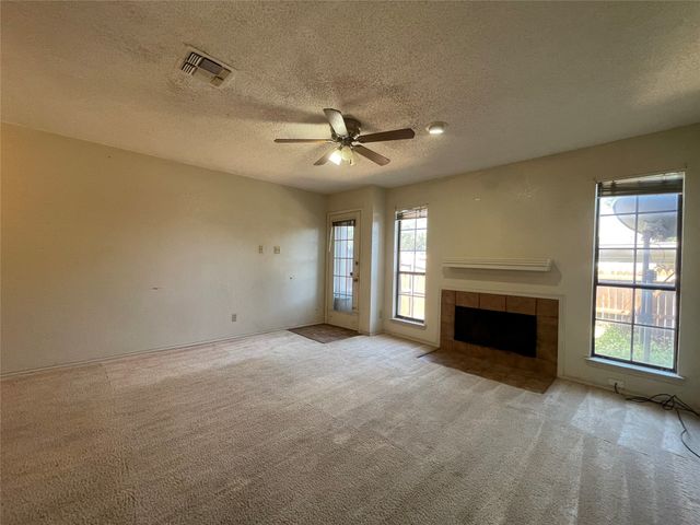 7427 Kingswood Drive, Fort Worth, TX 76133