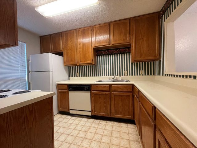 7427 Kingswood Drive, Fort Worth, TX 76133