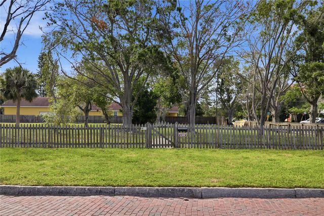 698 VILLAGRANDE AVENUE S, St Petersburg, FL 33707