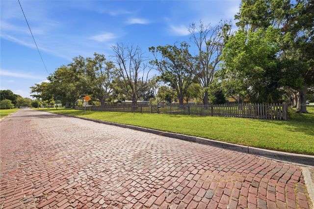 698 VILLAGRANDE AVENUE S, St Petersburg, FL 33707