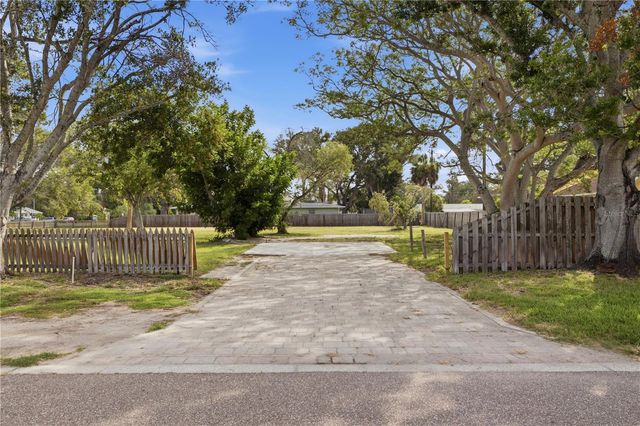 698 VILLAGRANDE AVENUE S, St Petersburg, FL 33707