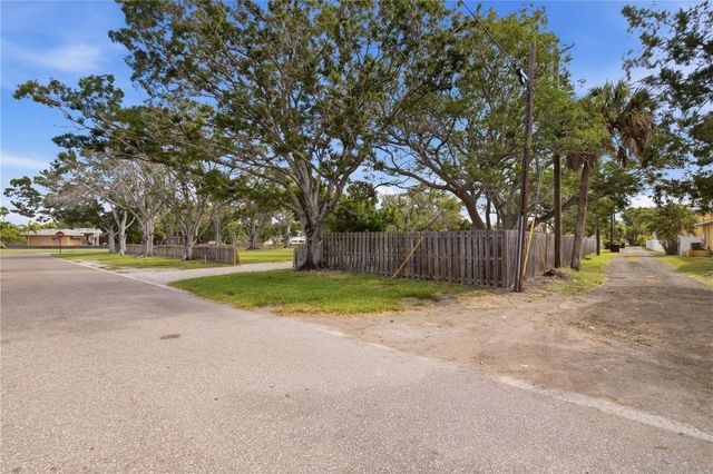 698 VILLAGRANDE AVENUE S, St Petersburg, FL 33707
