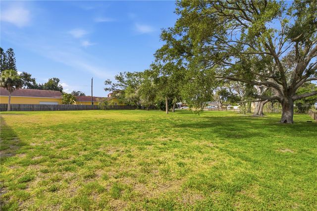 698 VILLAGRANDE AVENUE S, St Petersburg, FL 33707