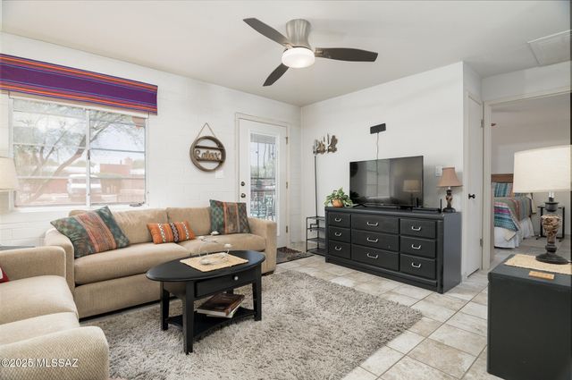 233 S Paseo Tierra Apt D, Green Valley, AZ 85614