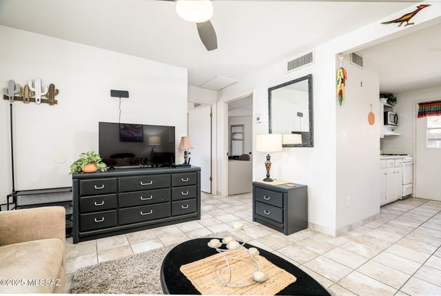 233 S Paseo Tierra Apt D, Green Valley, AZ 85614