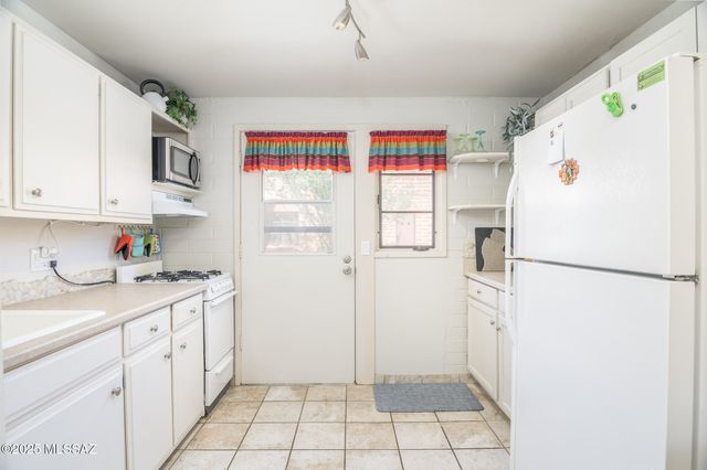 233 S Paseo Tierra Apt D, Green Valley, AZ 85614