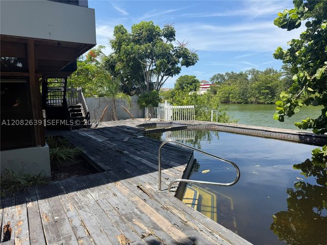 1524 NE 18th Ave, Fort Lauderdale, FL 33304