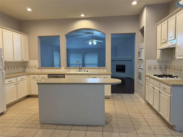 2711 Kimbleton Court, Houston, TX 77082