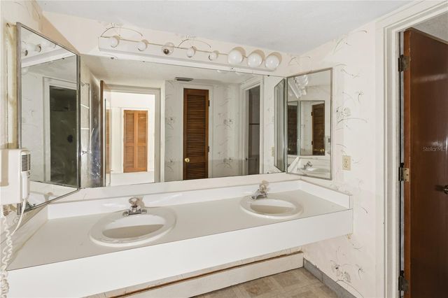 2114 CORNER LAKE DRIVE E, Haines City, FL 33844