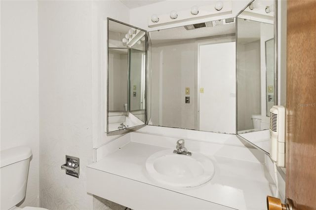 2114 CORNER LAKE DRIVE E, Haines City, FL 33844