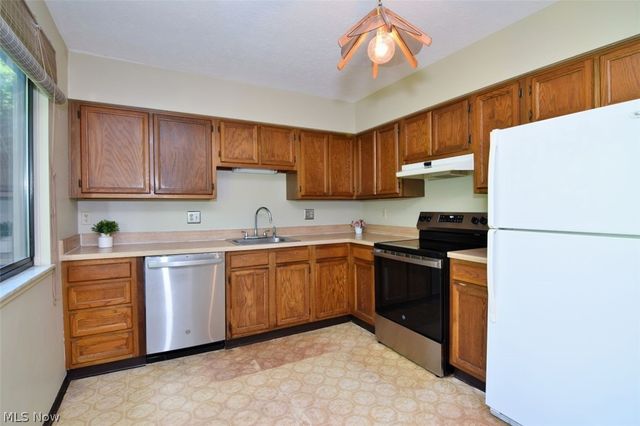 7024 Buckhurst Place, Concord Twp, OH 44060