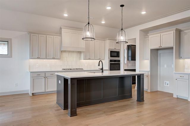 7916 Amber Ridge Drive, Edmond, OK 73034