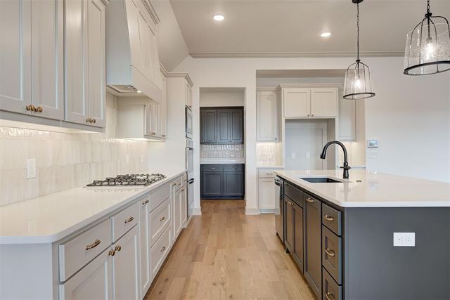 7916 Amber Ridge Drive, Edmond, OK 73034