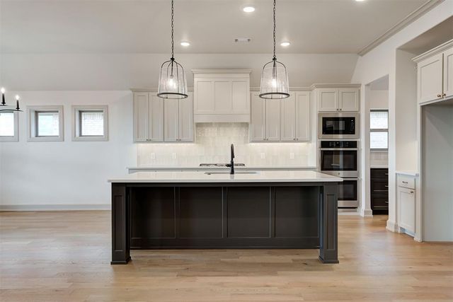 7916 Amber Ridge Drive, Edmond, OK 73034