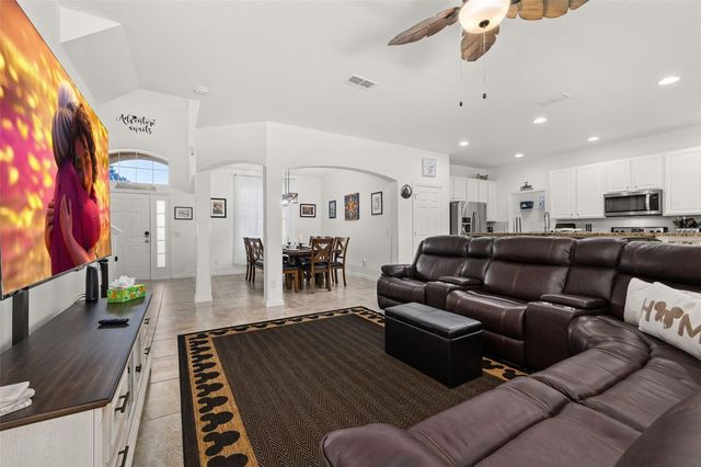 4064 OAKTREE DRIVE, Davenport, FL 33837