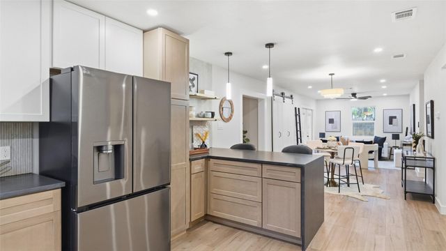 400 Chippendale Ave, Austin, TX 78745