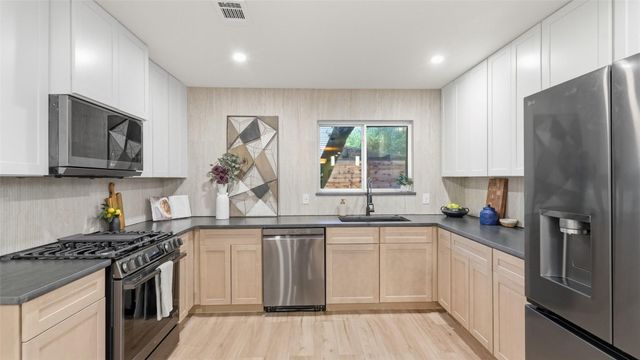 400 Chippendale Ave, Austin, TX 78745