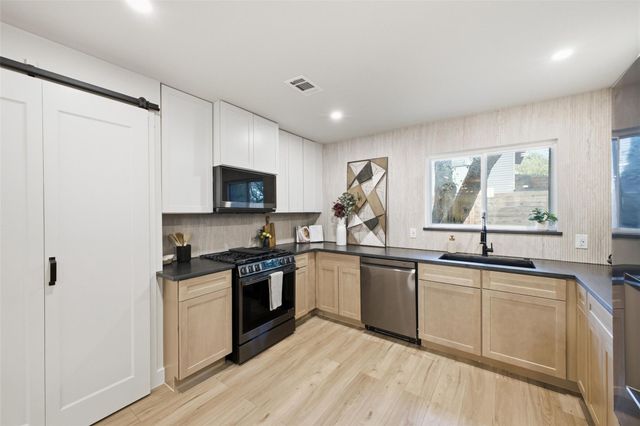 400 Chippendale Ave, Austin, TX 78745