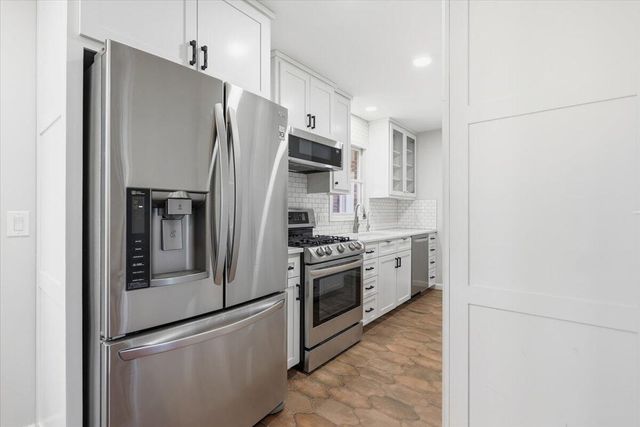 107 SURREY Avenue, Council Bluffs, IA 51503