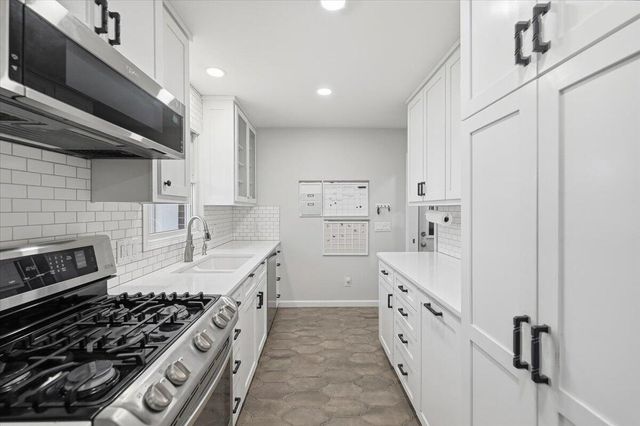 107 SURREY Avenue, Council Bluffs, IA 51503