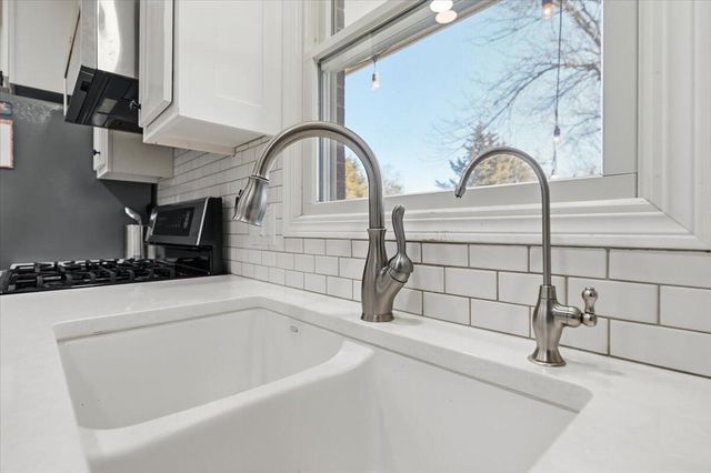 107 SURREY Avenue, Council Bluffs, IA 51503