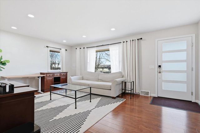 107 SURREY Avenue, Council Bluffs, IA 51503