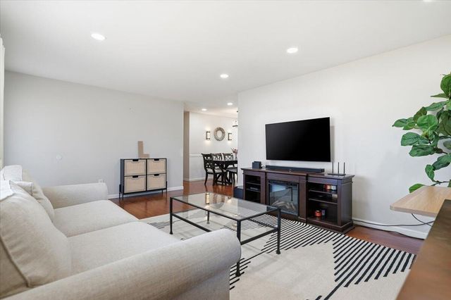 107 SURREY Avenue, Council Bluffs, IA 51503