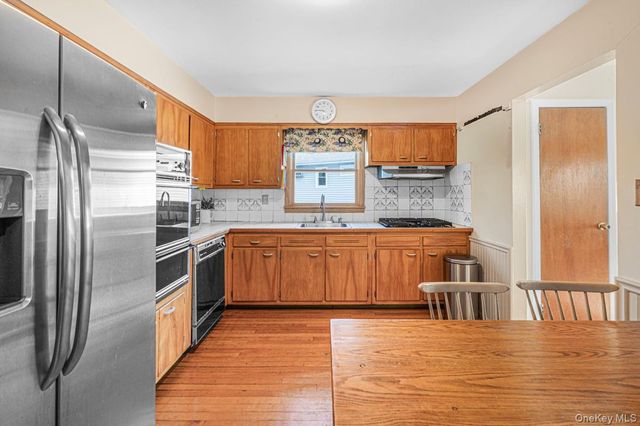 2 Atlas Court, New Hyde Park, NY 11040